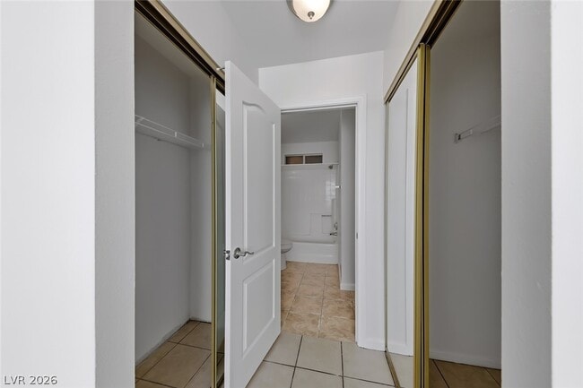 Building Photo - 2101 Blue Breeze Dr