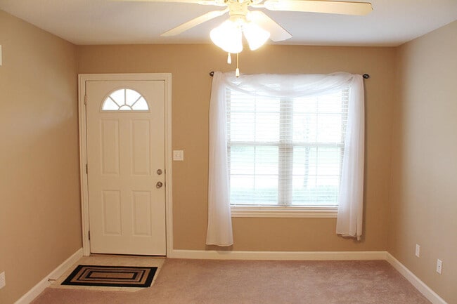 Building Photo - 1304 E Brown School Rd