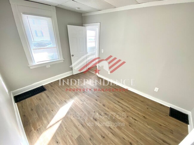 Building Photo - 906 Vine St