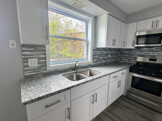 Building Photo - 12 N Craig Pl