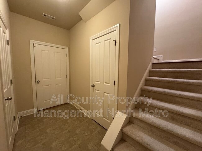 Building Photo - 10860 Ellicot Way