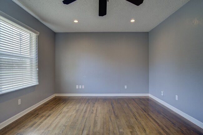 Building Photo - 2320 26th St