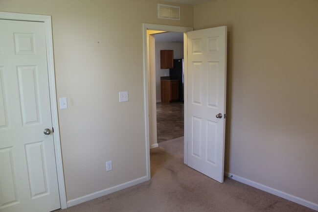 Building Photo - Beautiful 3 BR Ranch in Brownsburg!