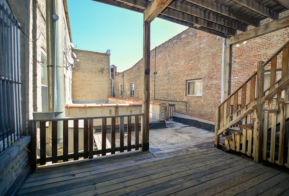 Building Photo - 3925 W Irving Park Rd