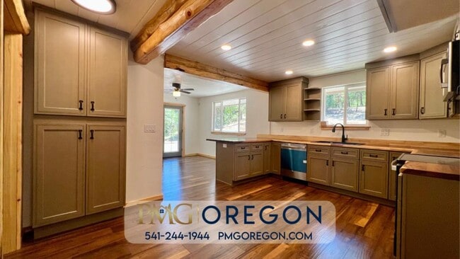 Building Photo - 4323 Galice Rd