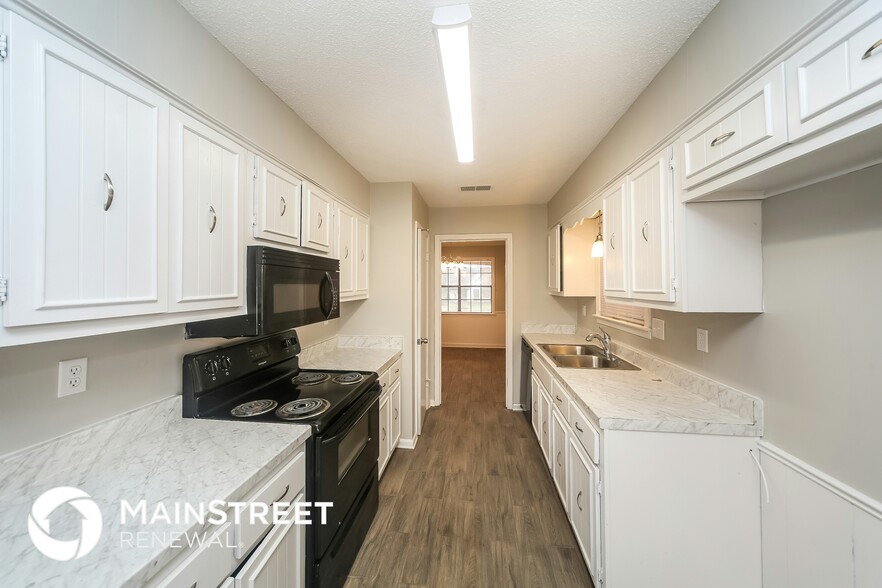 Building Photo - 7644 Millbridge Dr