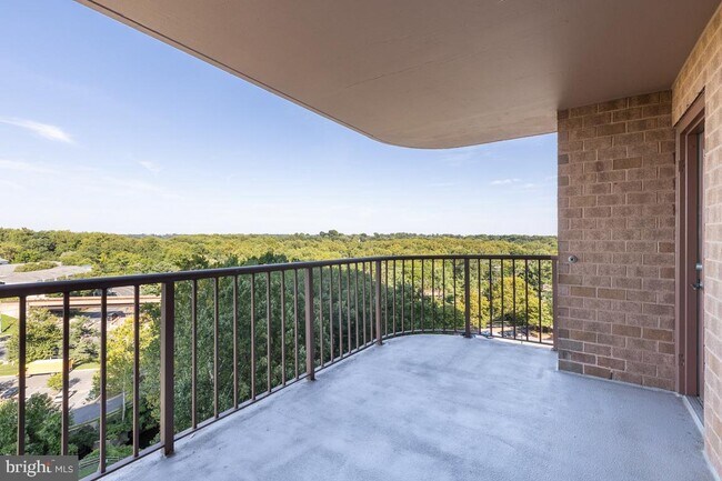 Building Photo - 10101 Grosvenor Pl