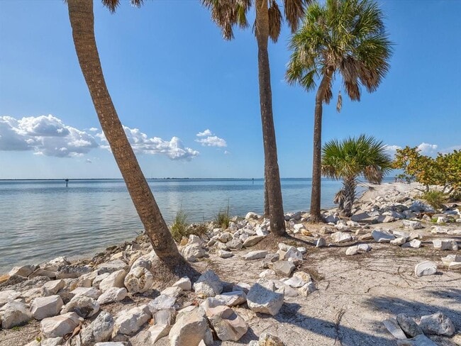 Building Photo - 5002 W Idaho St