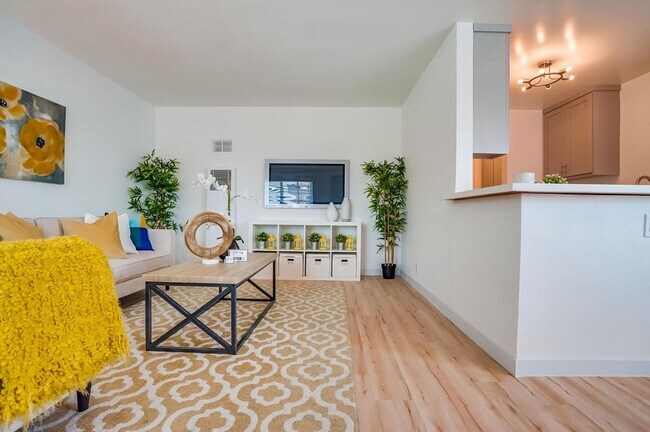 Building Photo - 359 East Esther Street