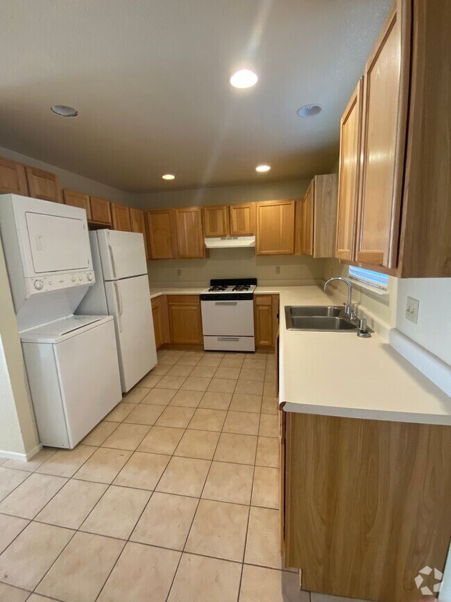 Building Photo - Midtown 2 bedroom 1.5 bathroom