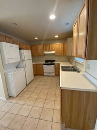 Building Photo - Midtown 2 bedroom 1.5 bathroom