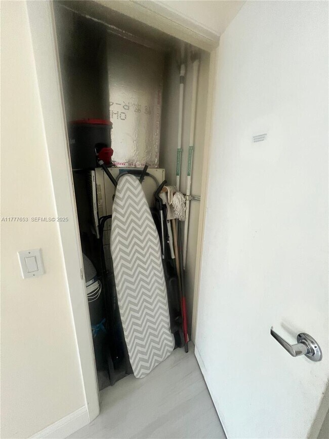 Building Photo - 41 SE 5th St