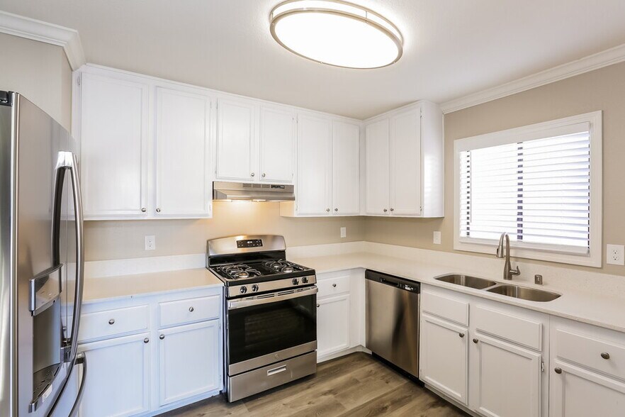 Building Photo - 8612 Paddle Wheel Way