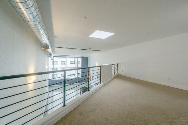 Building Photo - 346 1st St