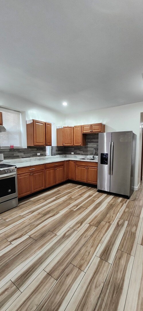 Building Photo - 1453 N Lotus Ave