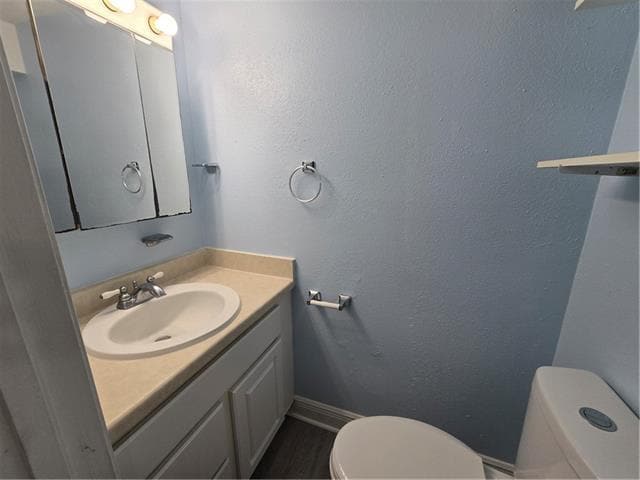 Building Photo - 305 E Club Dr