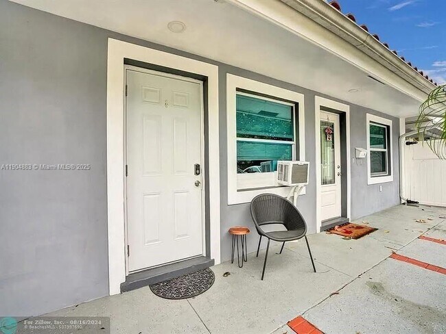 Building Photo - 1500 NE 4th St