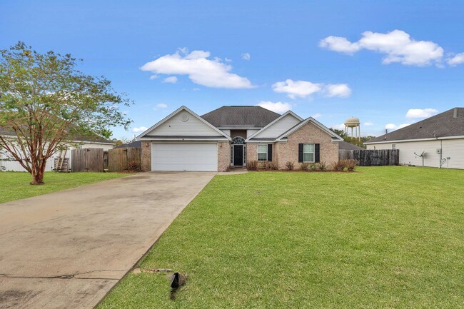 Building Photo - MOVE IN READY (PET FRIENDLY)