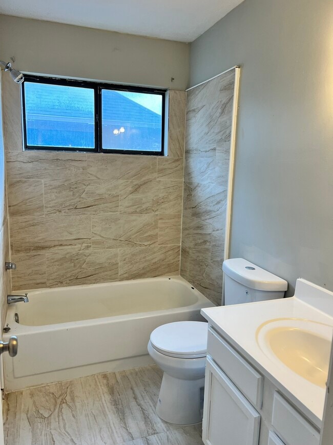 Building Photo - 1626 Hancock Dr