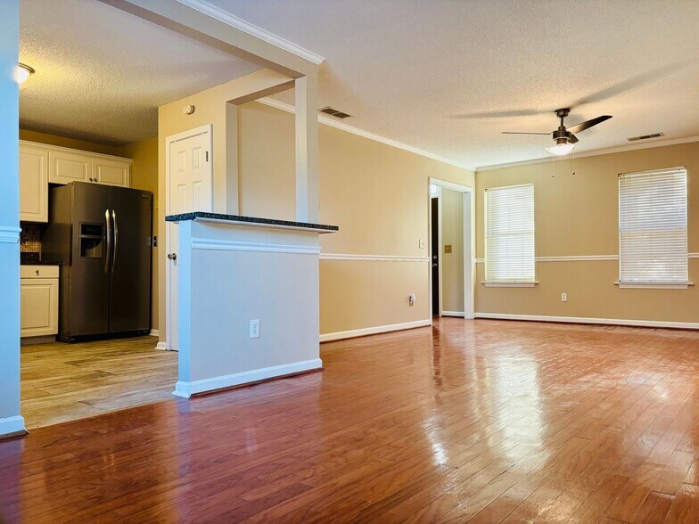 Building Photo - 415 Plantation Ct