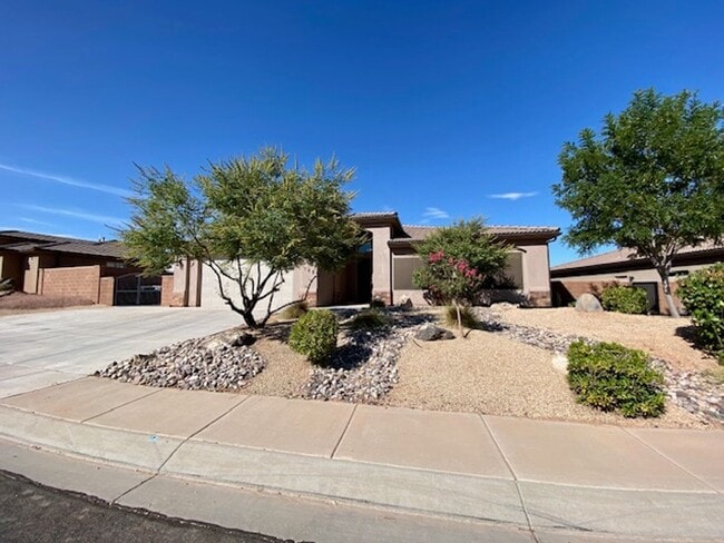Building Photo - SPACIOUS HURRICANE HOME FOR RENT
