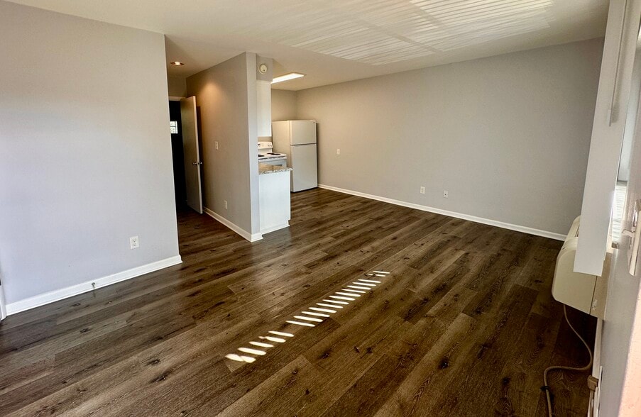 Building Photo - 204 Souder Ave