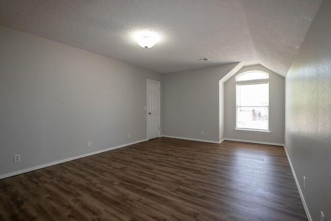 Building Photo - Gorgeous 4 Bedroom Remodel, Union Schools!