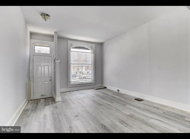 Building Photo - Welcome to the 3 Bed/2Bath Rowhome in Balt...