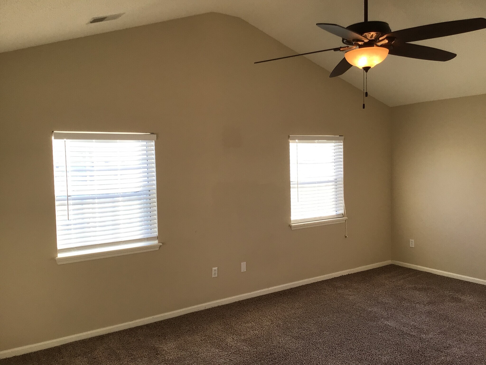 Building Photo - 103 Lakewood Dr