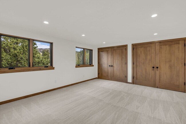 Building Photo - Pinebrook Luxury Remodeled Home