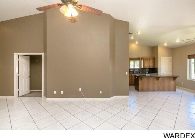 Building Photo - 4 Bedroom House Across from Golf Course!