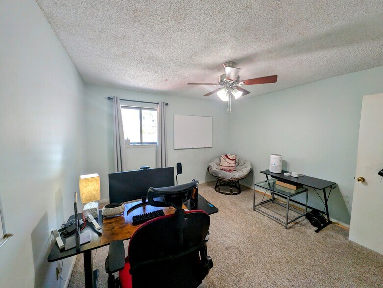 Secondary Bedroom/Study - 42 Briarglen Pl