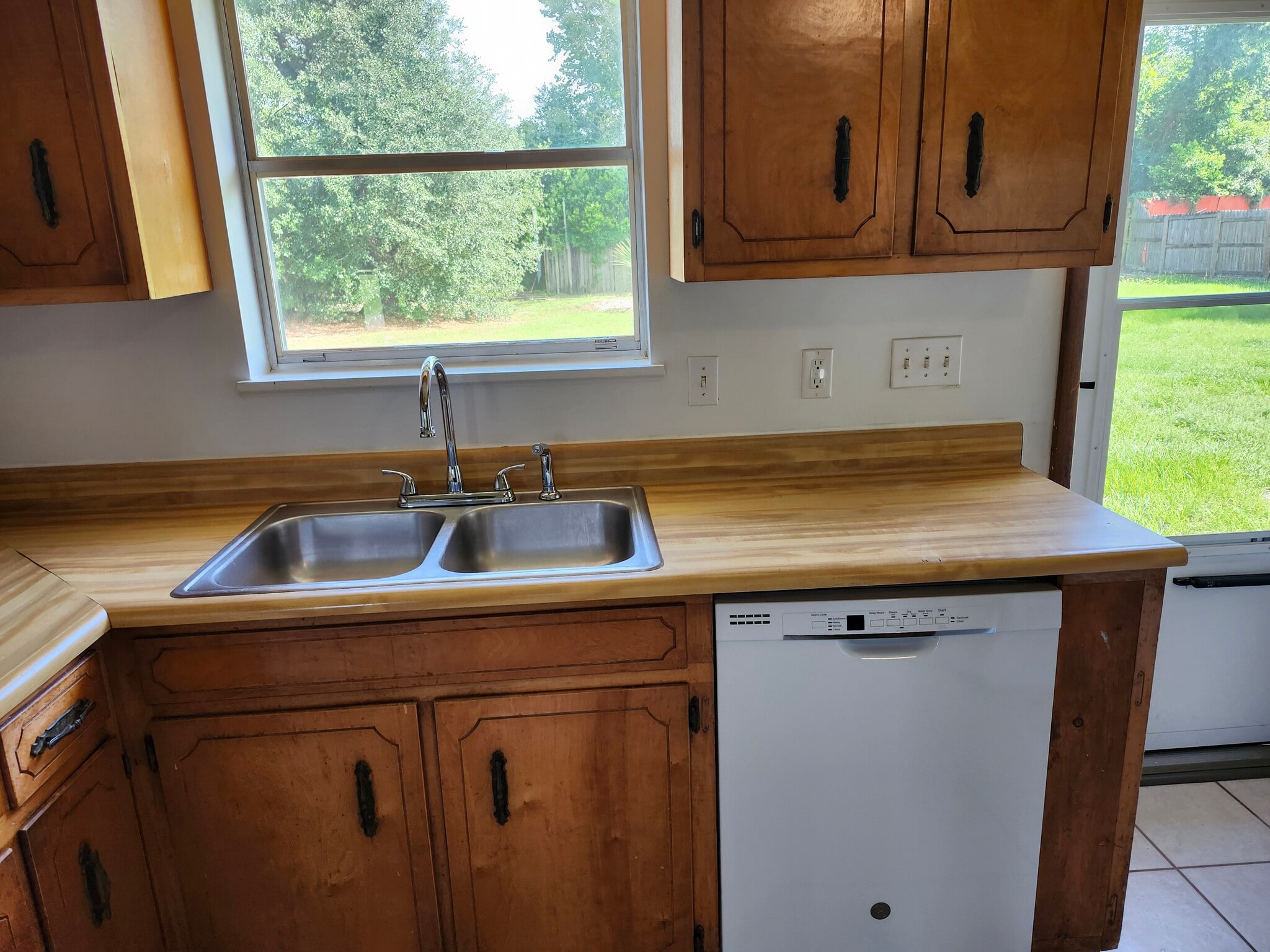 Kitchen - 6724 Chipewa St