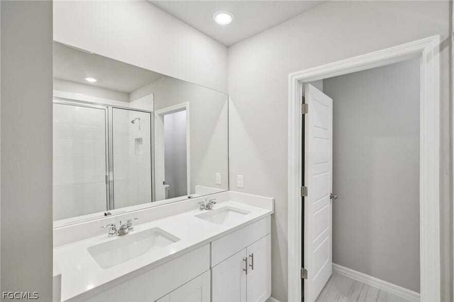 Building Photo - 17549 Woodland Ct