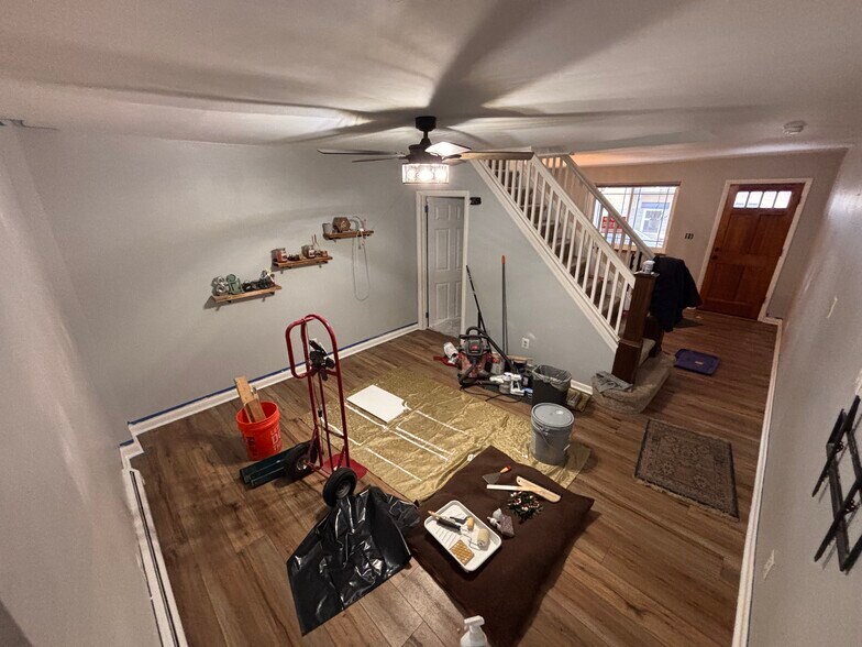 Building Photo - 520 Harry St