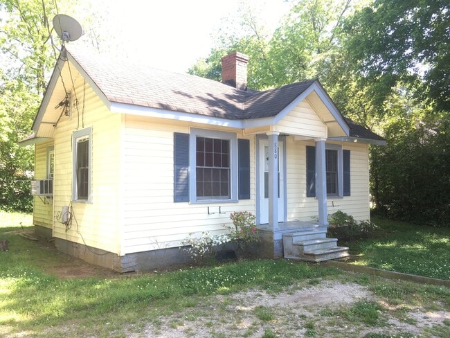 Building Photo - 880 Sunset Dr