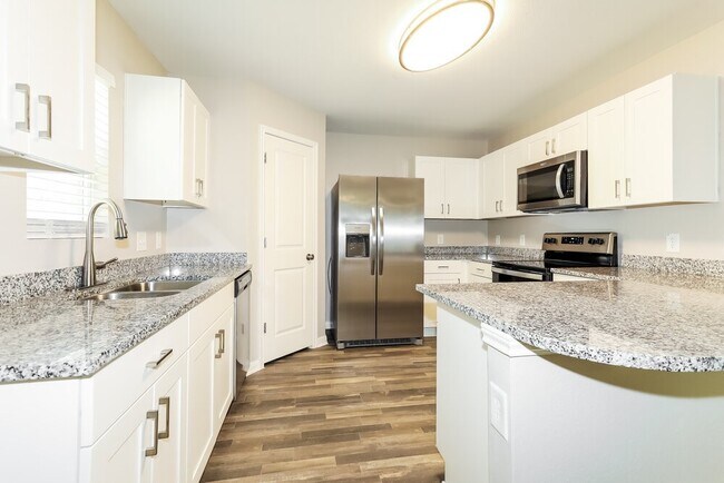 Building Photo - 15653 Del Norte Dr