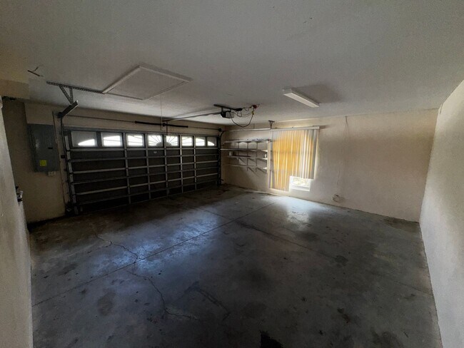 Building Photo - 10330 SW 54th Ct