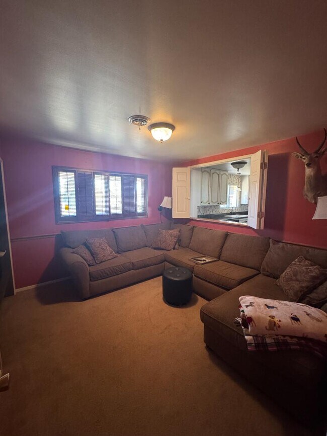 Building Photo - 822 Moose St