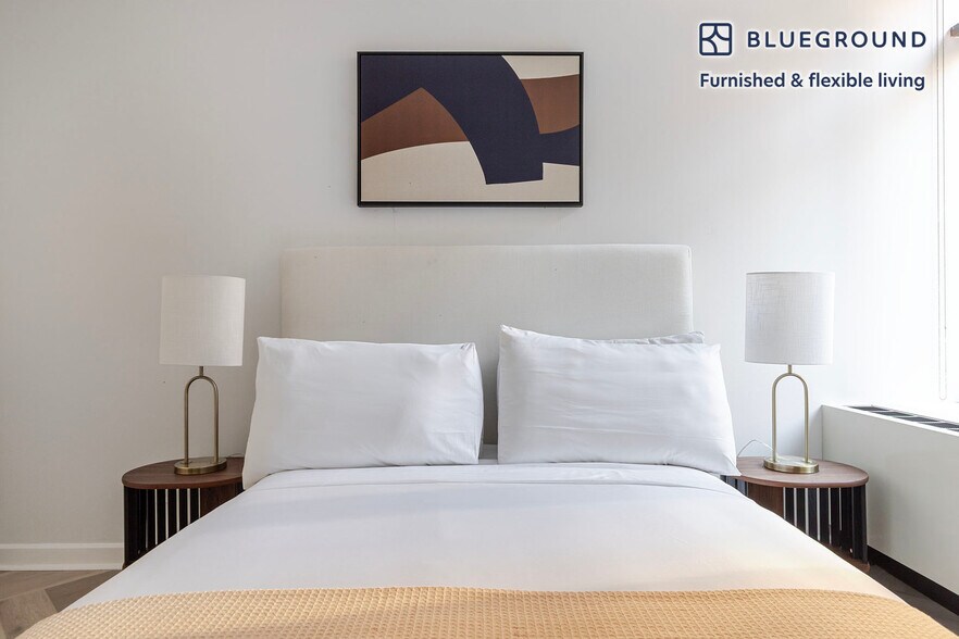 Building Photo - 49 E 34th St