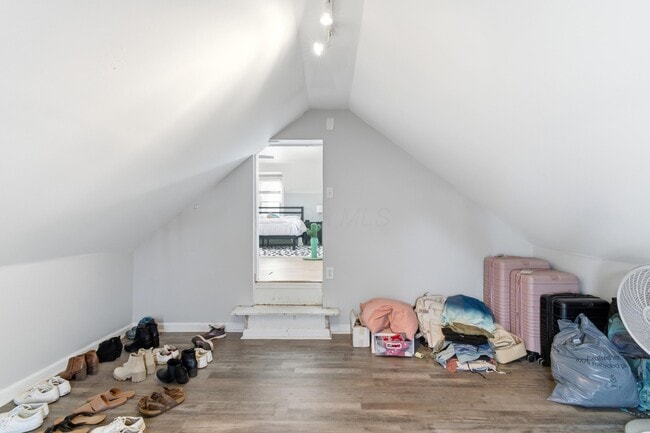 Building Photo - 1374 Ida Ave