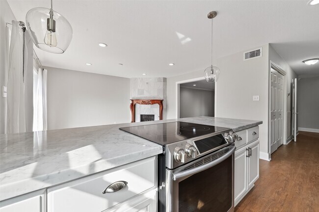 Building Photo - 6351 Briar Rose Dr