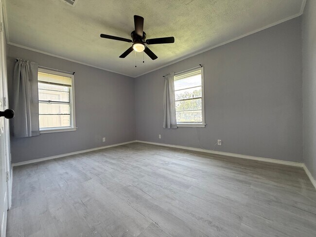 Building Photo - 707 Biggs Terrace