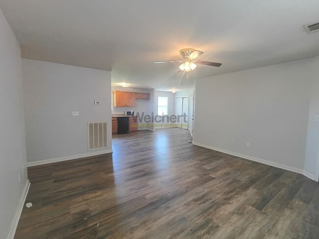 Building Photo - 3BR/2BA Home with Carport & Easy Highway Access