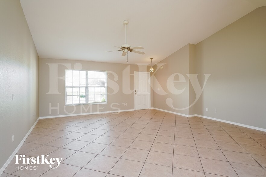 Building Photo - 2223 NE 1st Terrace