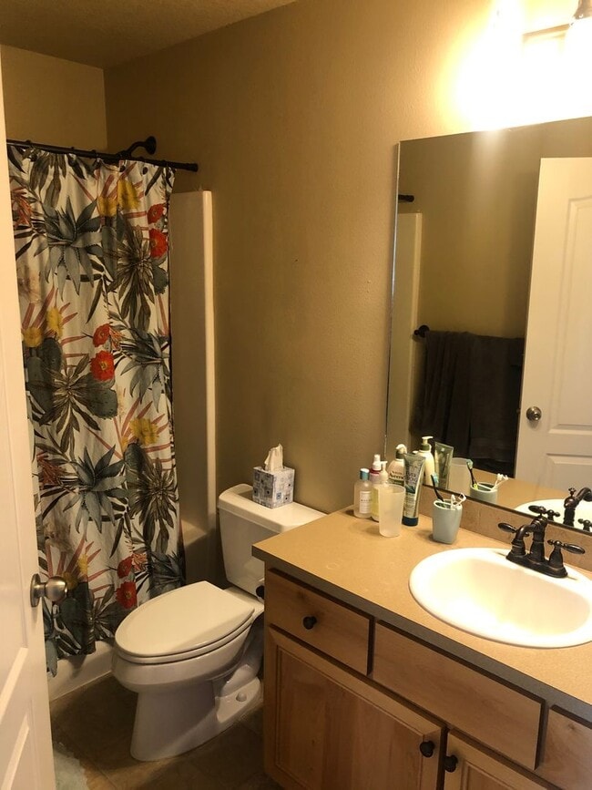 Building Photo - SW Bend Home with Upgrades!