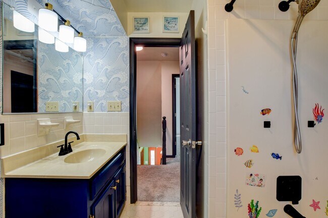 Building Photo - 412 Saddle Ct