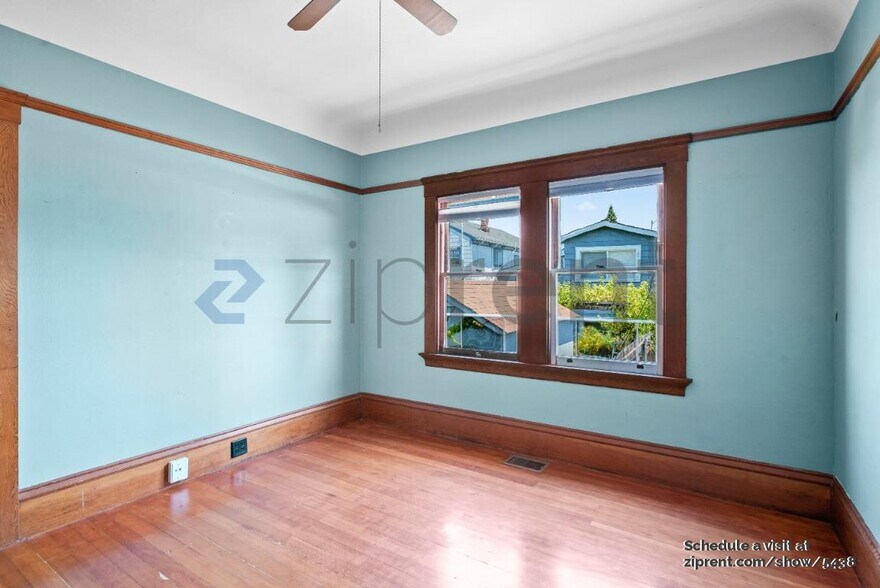 Building Photo - Unit