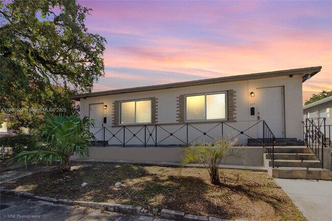 Building Photo - 518 SW 7th Ave