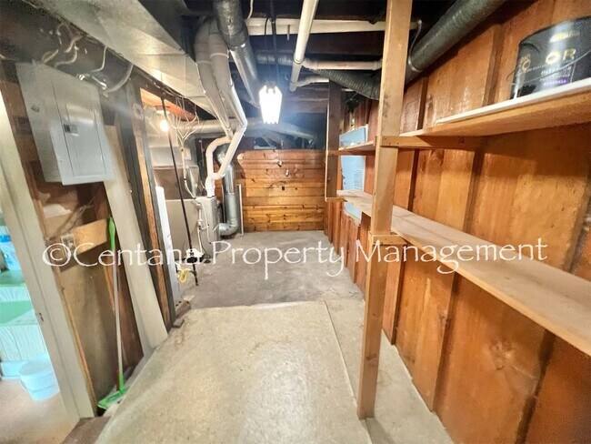 Building Photo - 1320 W Gold St